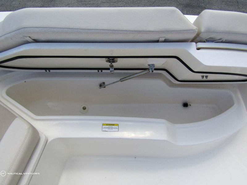 2017 Boston Whaler 270 Dauntless