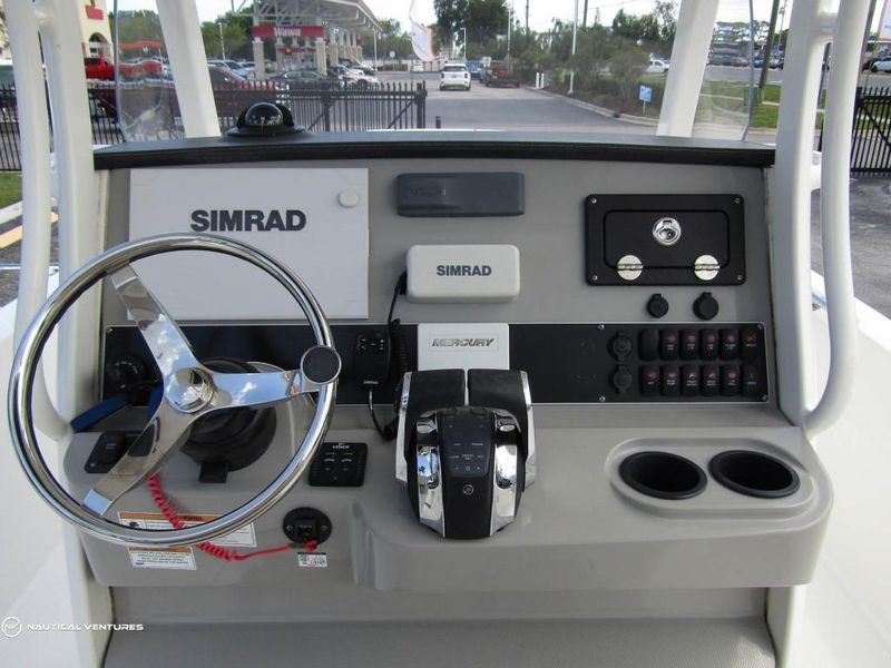 2017 Boston Whaler 270 Dauntless