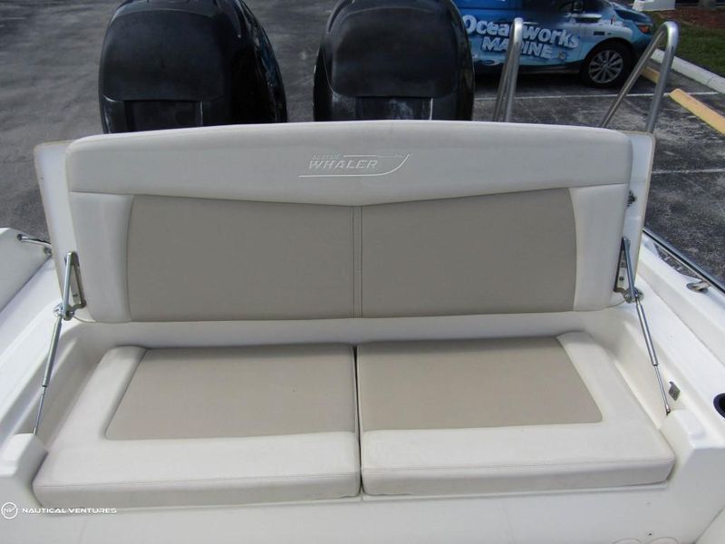 2017 Boston Whaler 270 Dauntless