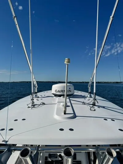  Yacht Photos Pics 2015 Regulator 25 boat with Garmin equipment on open water under clear blue sky.
