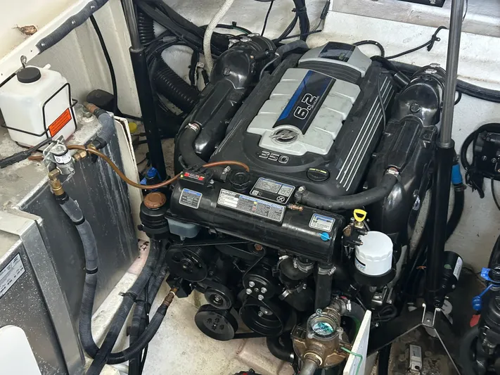  Yacht Photos Pics Engine compartment of a 2016 Sea Ray 330 Sundancer boat, featuring a 6.2L engine.