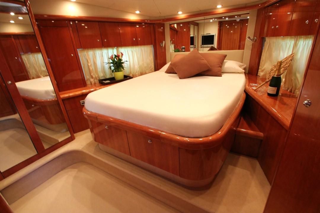 2005 Sunseeker 70 