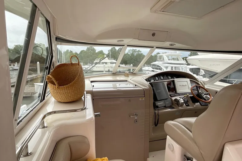 Club Level Yacht Photos Pics Interior view of 2002 Sea Ray 480 Motor Yacht helm with navigation equipment.