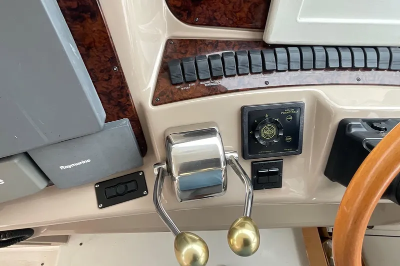 Club Level Yacht Photos Pics Control panel of a 2002 Sea Ray 480 Motor Yacht with Raymarine equipment.