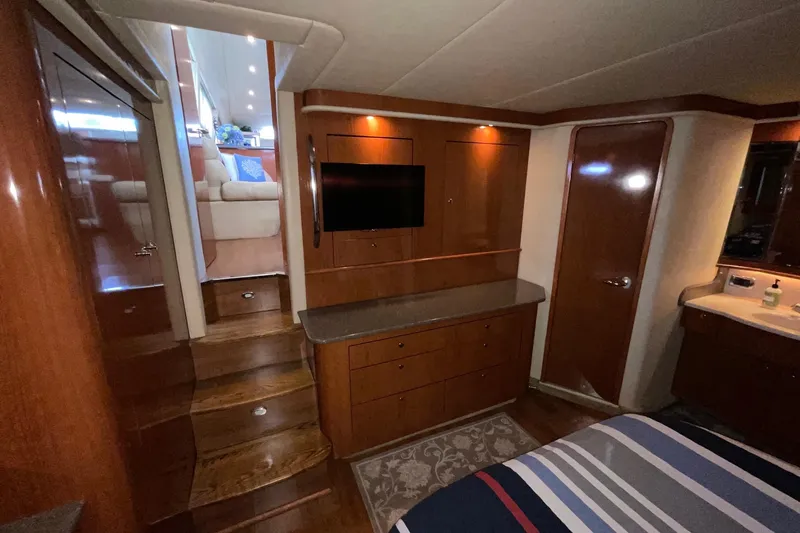Club Level Yacht Photos Pics Interior of 2002 Sea Ray 480 Motor Yacht with wood cabinetry and modern amenities.