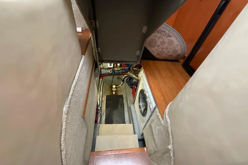 Club Level Yacht Photos Pics Interior view of 2002 Sea Ray 480 Motor Yacht with stairs and washing machine.