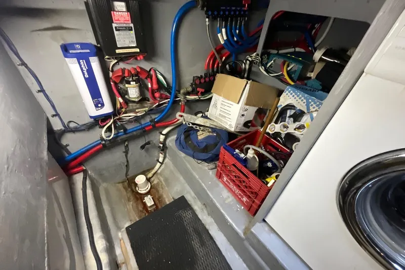 Club Level Yacht Photos Pics 2002 Sea Ray 480 Motor Yacht engine room with wiring, storage, and equipment.