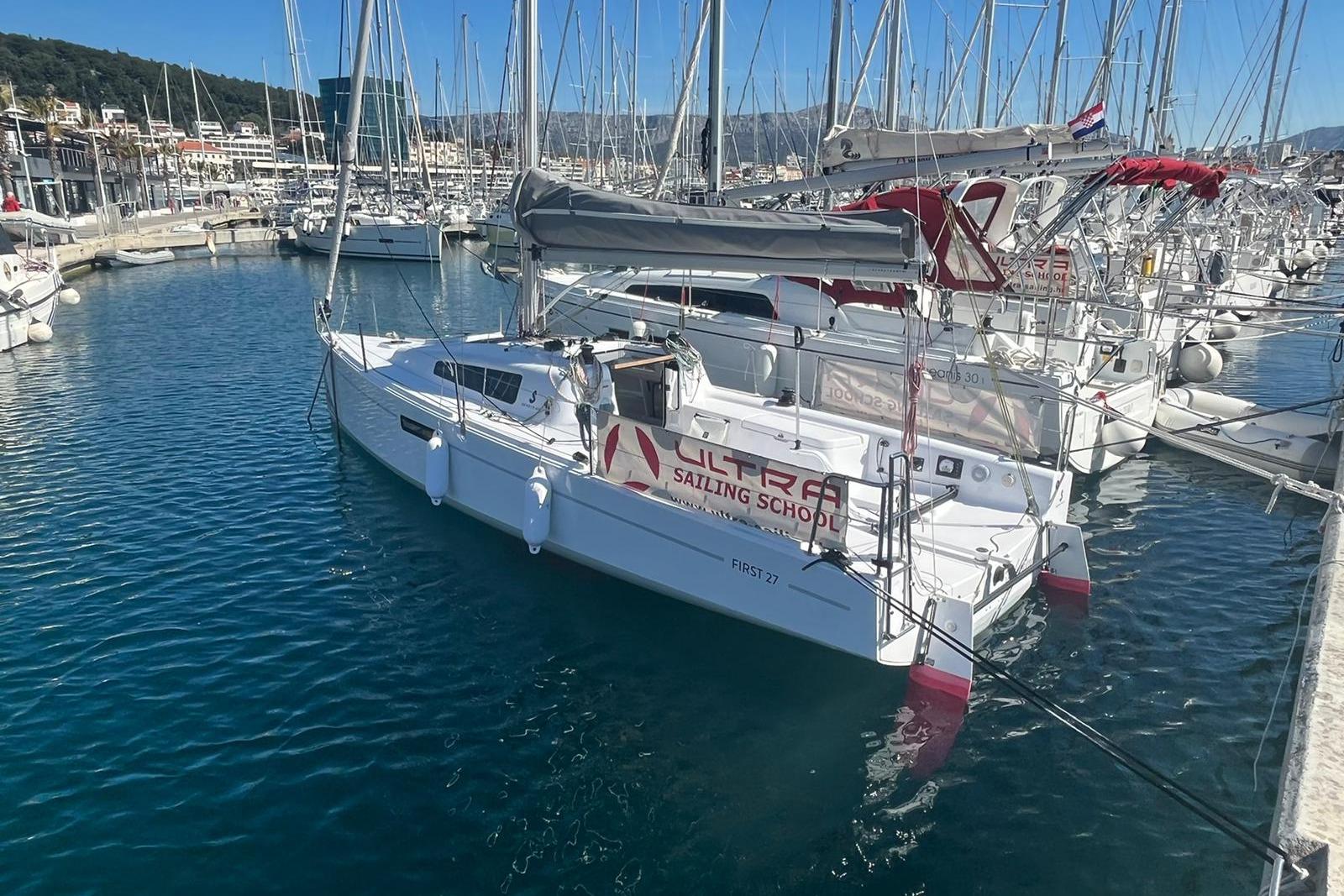2022 Beneteau First 27