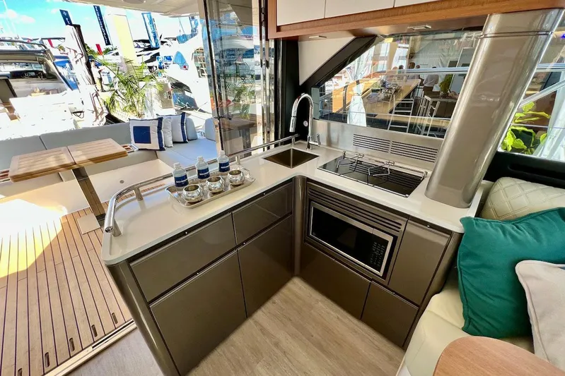  Yacht Photos Pics Manufacturer Provided Image