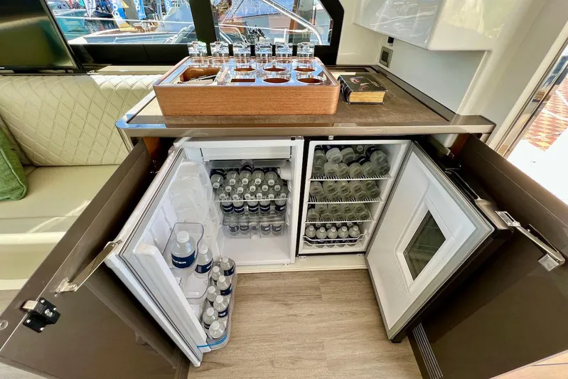  Yacht Photos Pics Manufacturer Provided Image