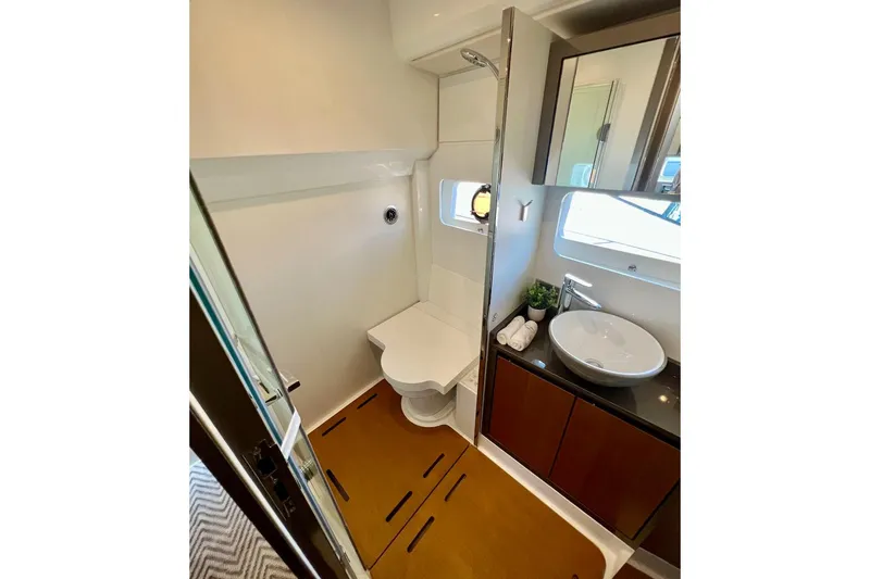  Yacht Photos Pics Manufacturer Provided Image