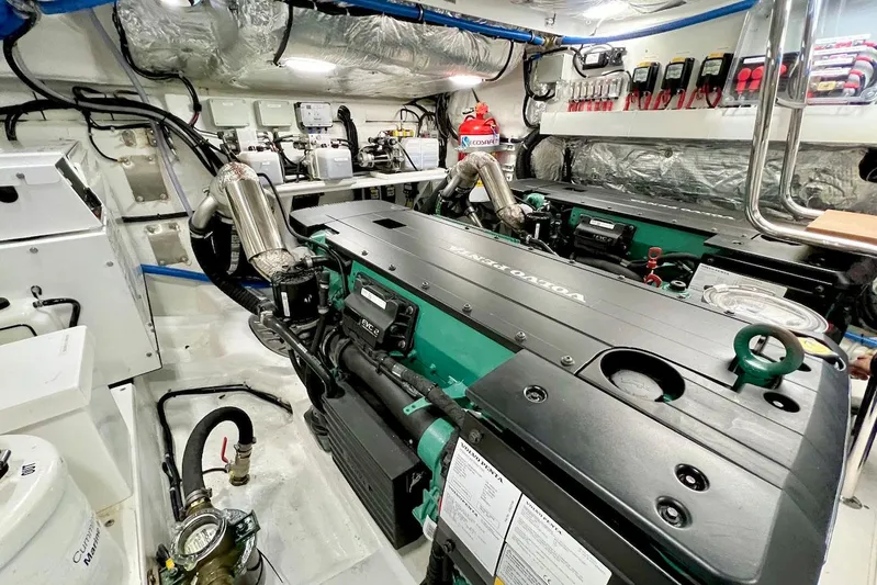  Yacht Photos Pics Manufacturer Provided Image