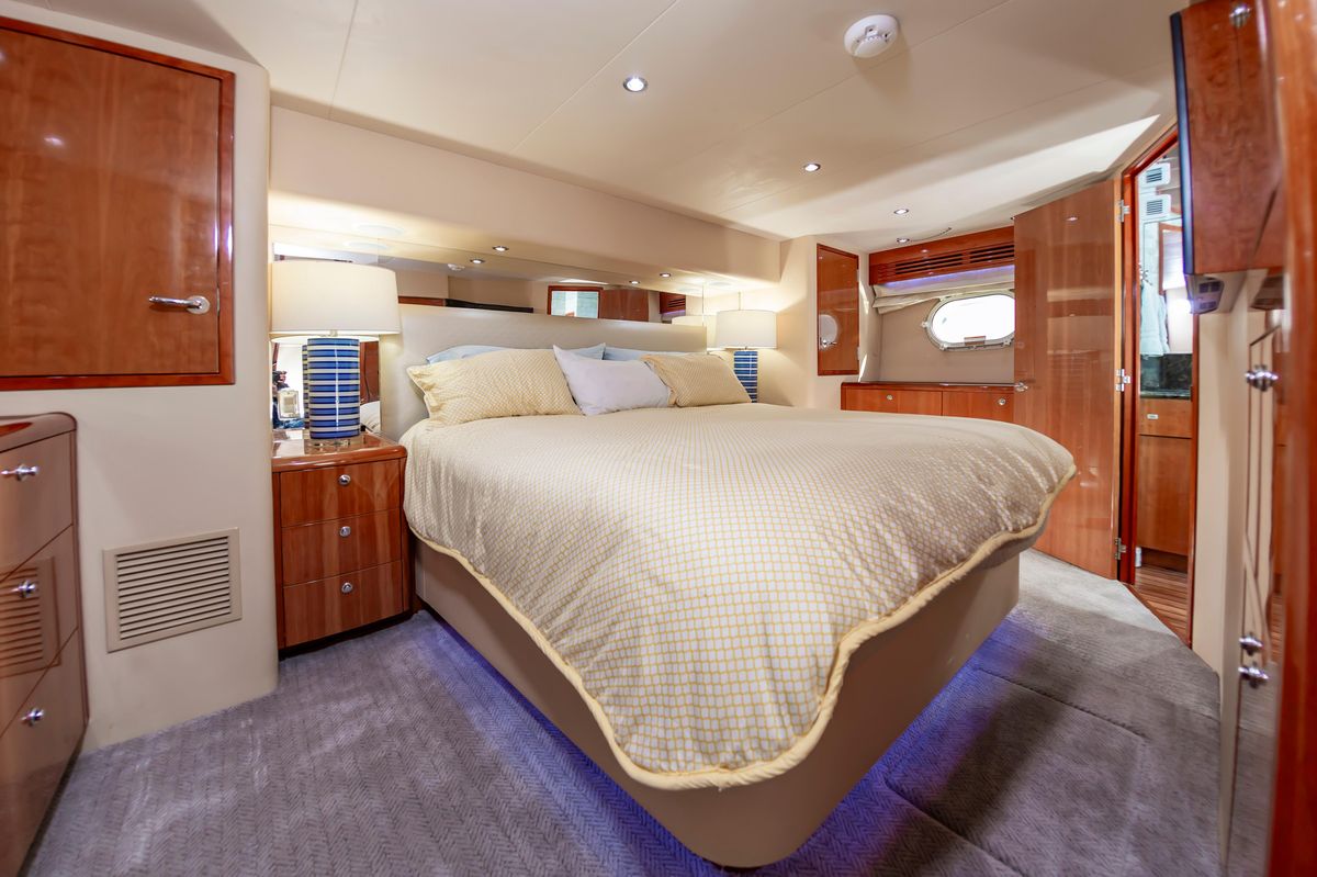 2008 Hatteras 64 