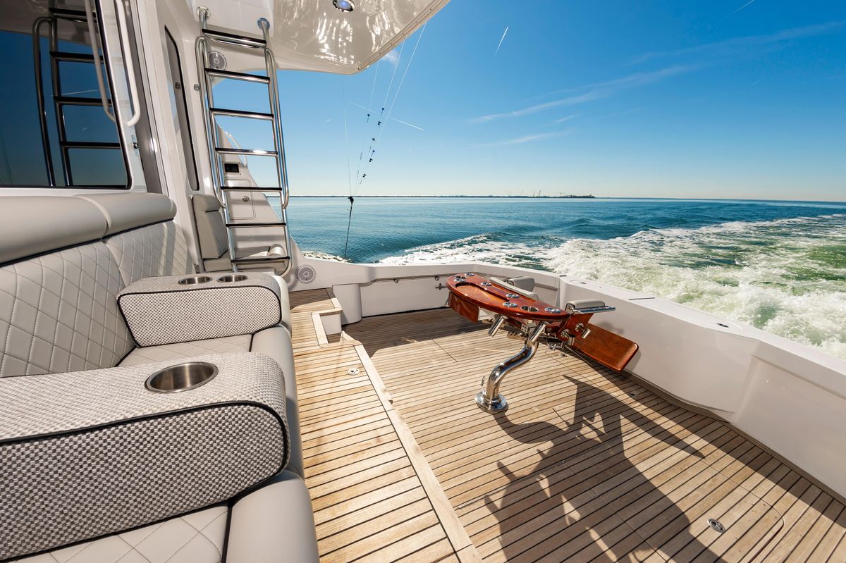 2008 Hatteras 64 