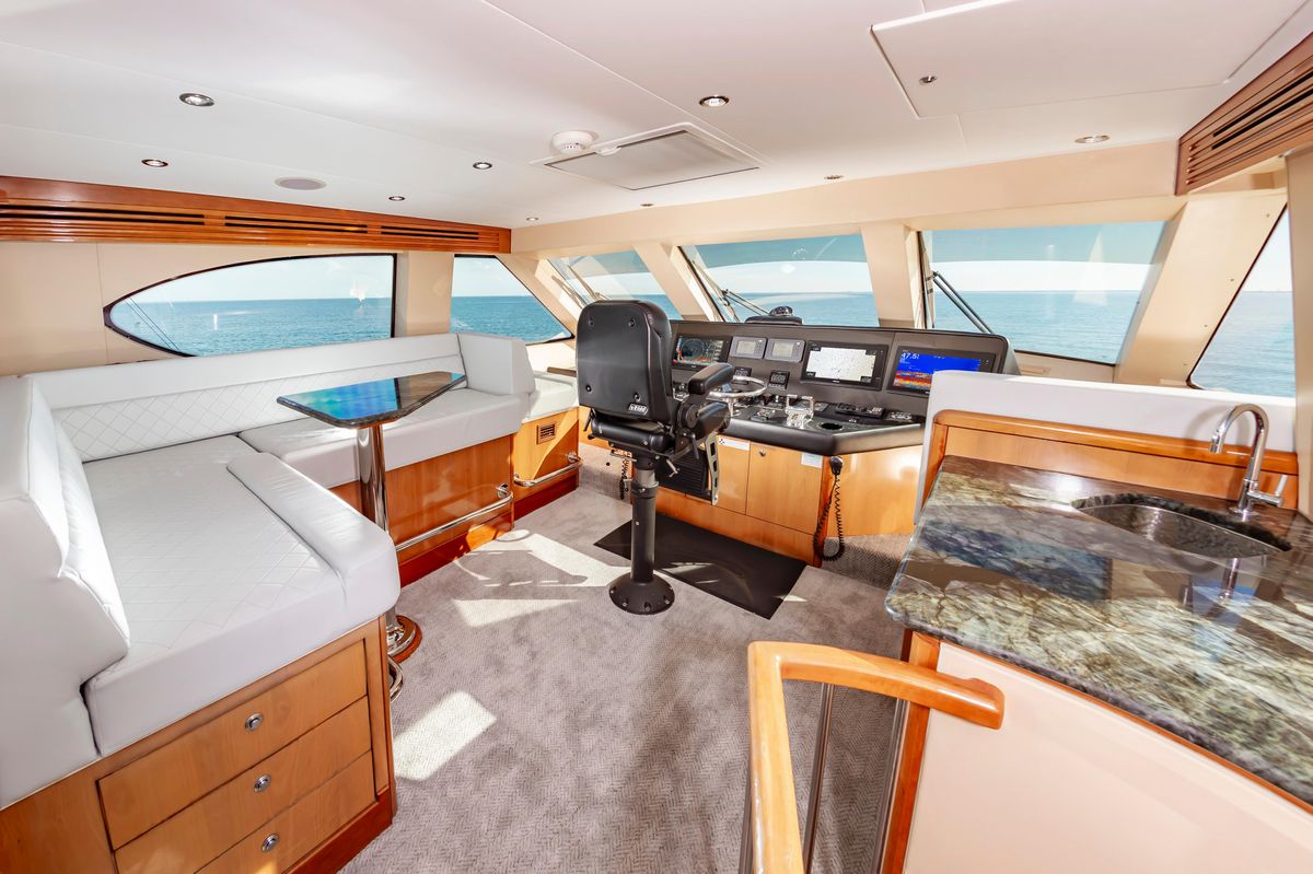 2008 Hatteras 64 