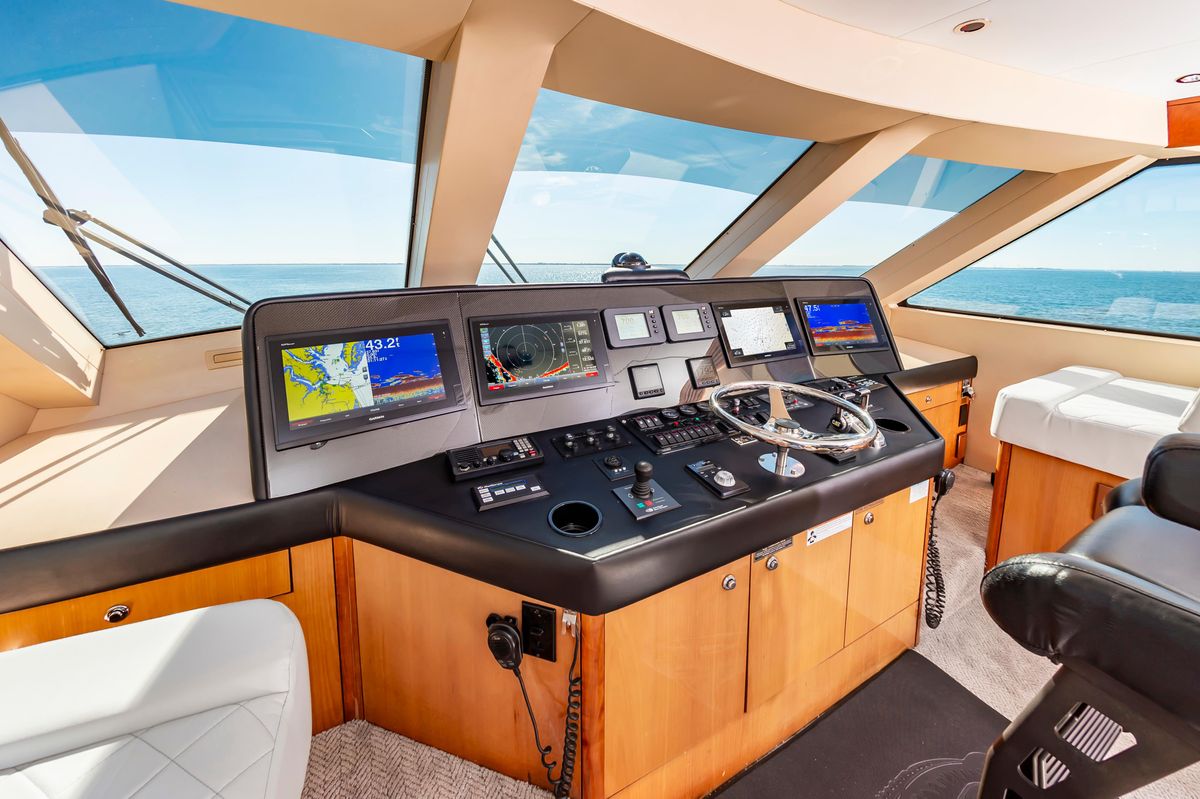 2008 Hatteras 64 