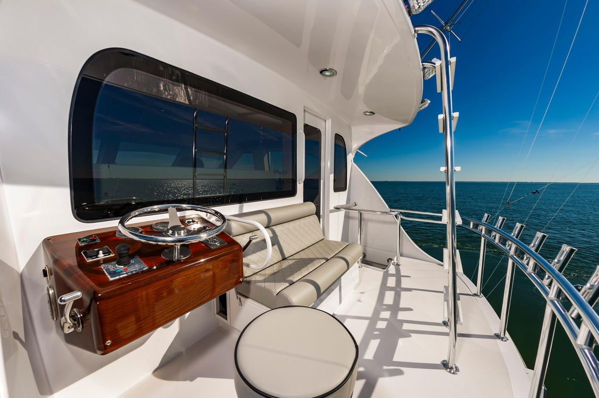 2008 Hatteras 64 