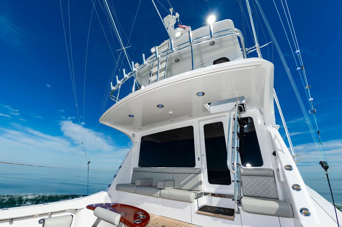 2008 Hatteras 64 