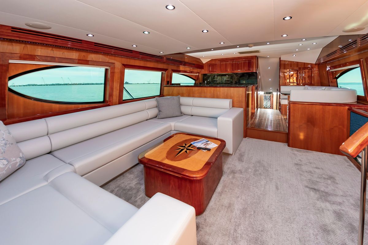2008 Hatteras 64 