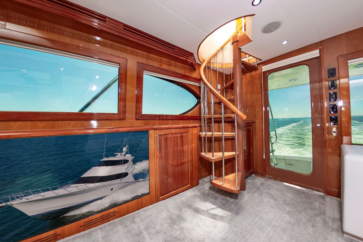 2008 Hatteras 64 