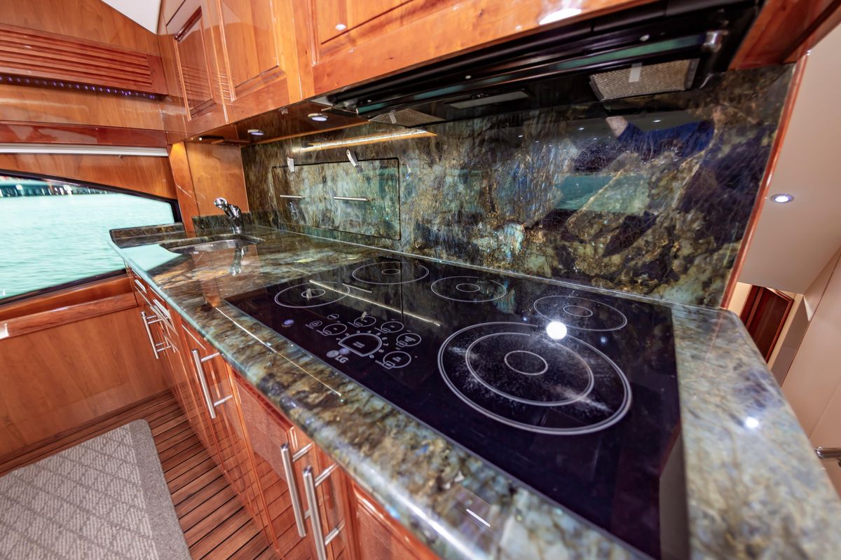 2008 Hatteras 64 