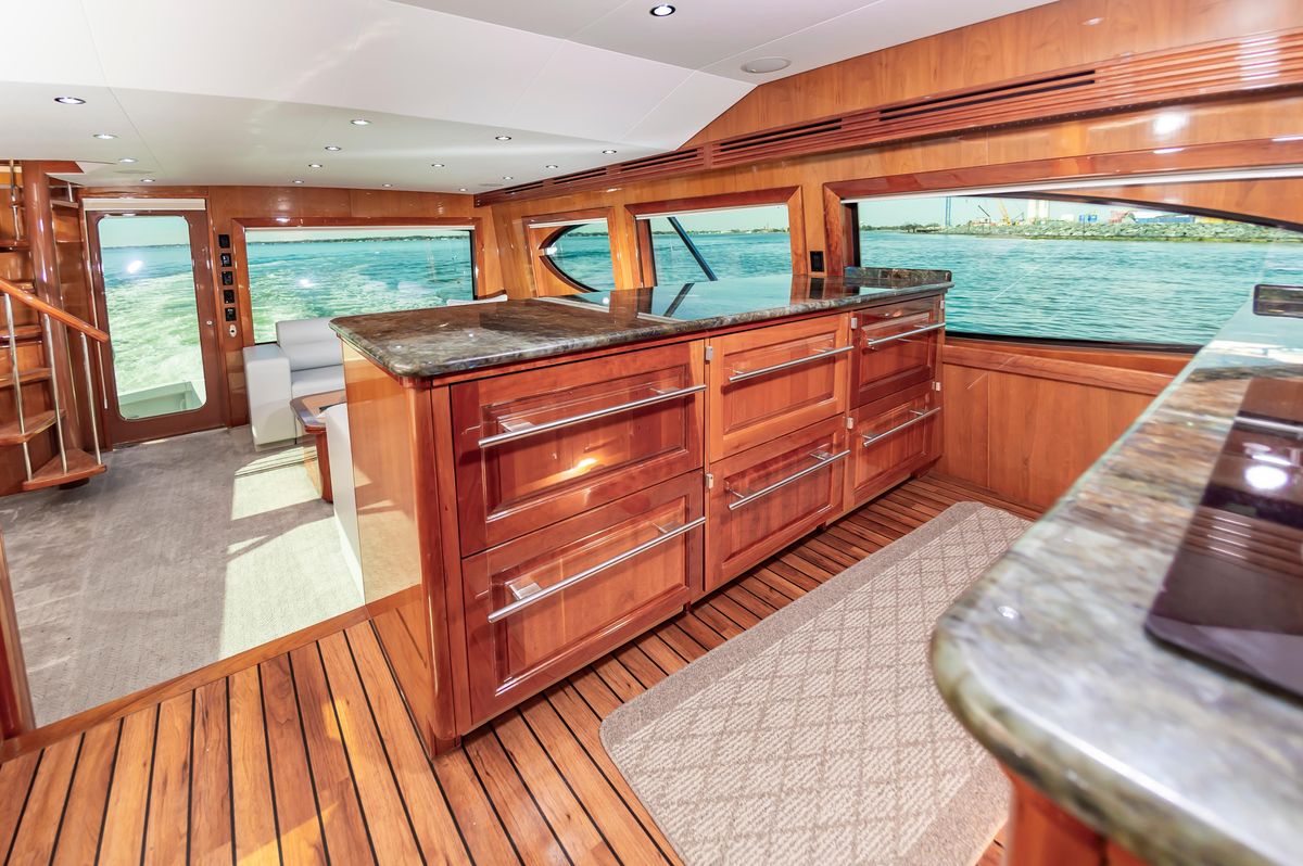 2008 Hatteras 64 