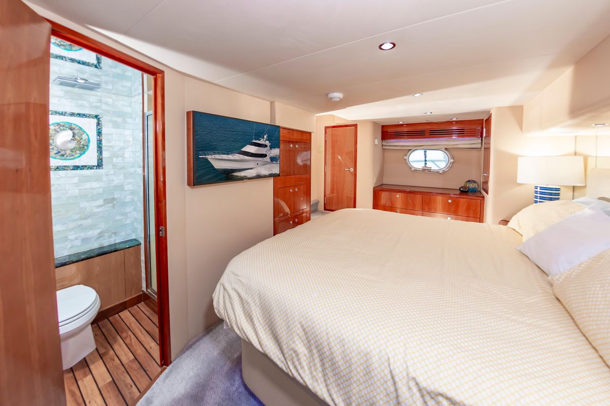 2008 Hatteras 64 