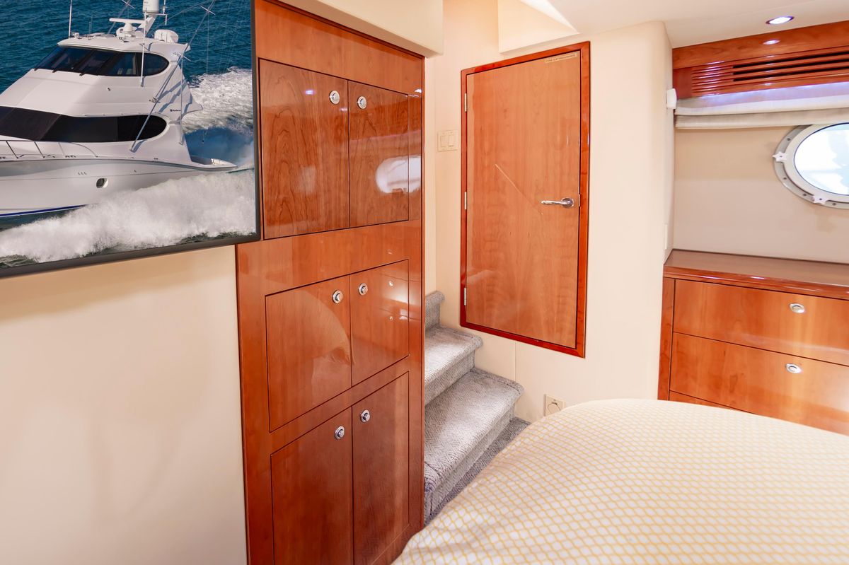 2008 Hatteras 64 
