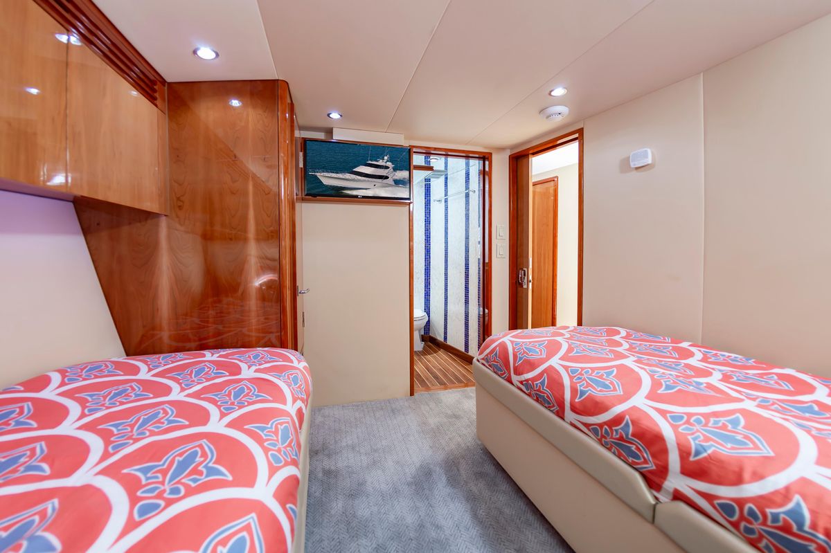 2008 Hatteras 64 