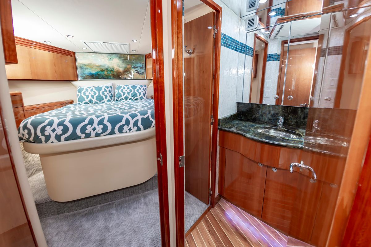 2008 Hatteras 64 