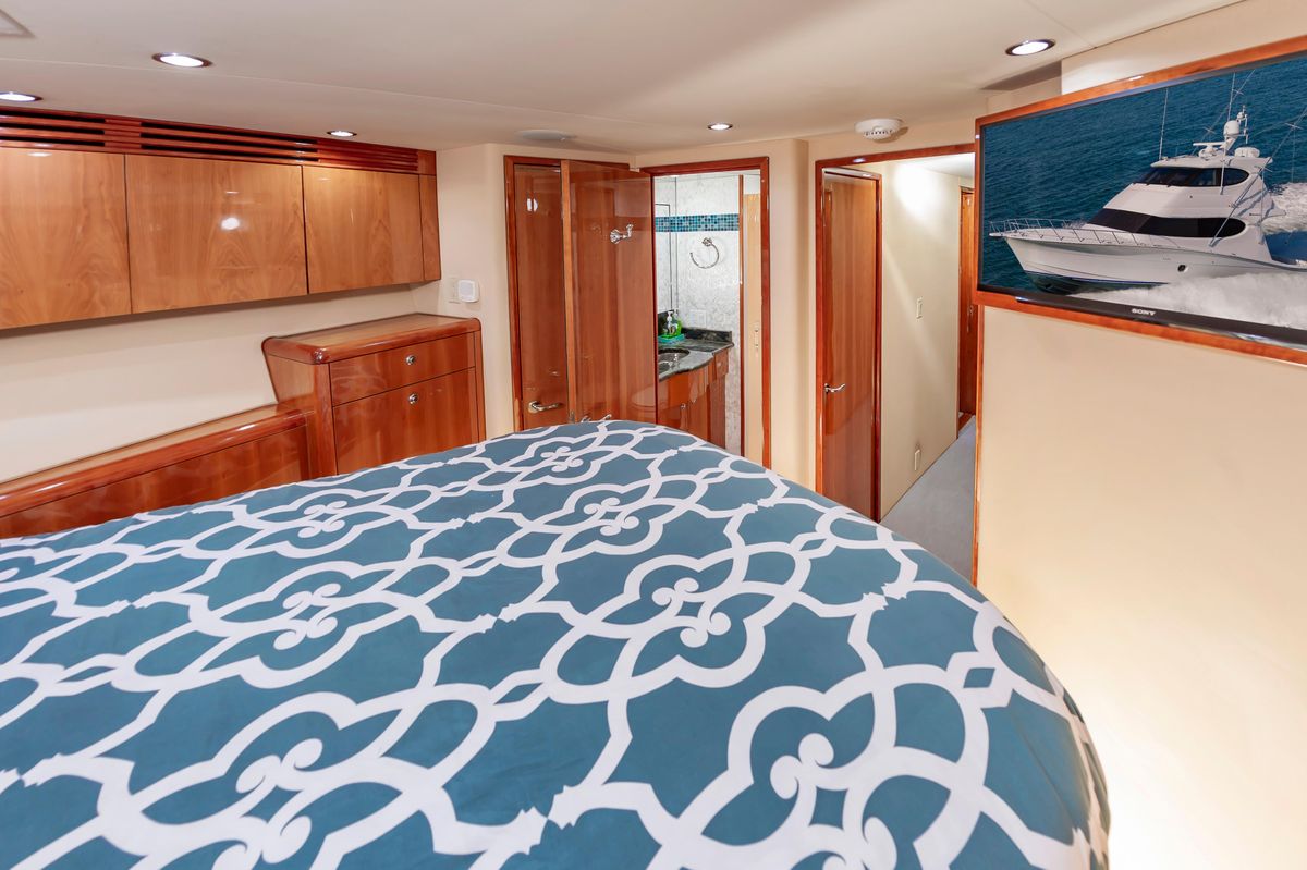 2008 Hatteras 64 