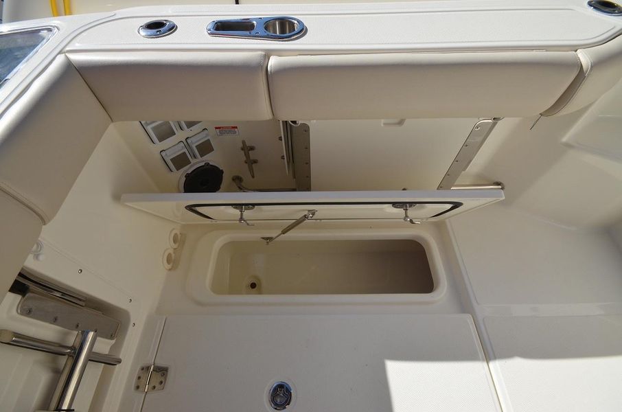 2021 Boston Whaler 325 Conquest
