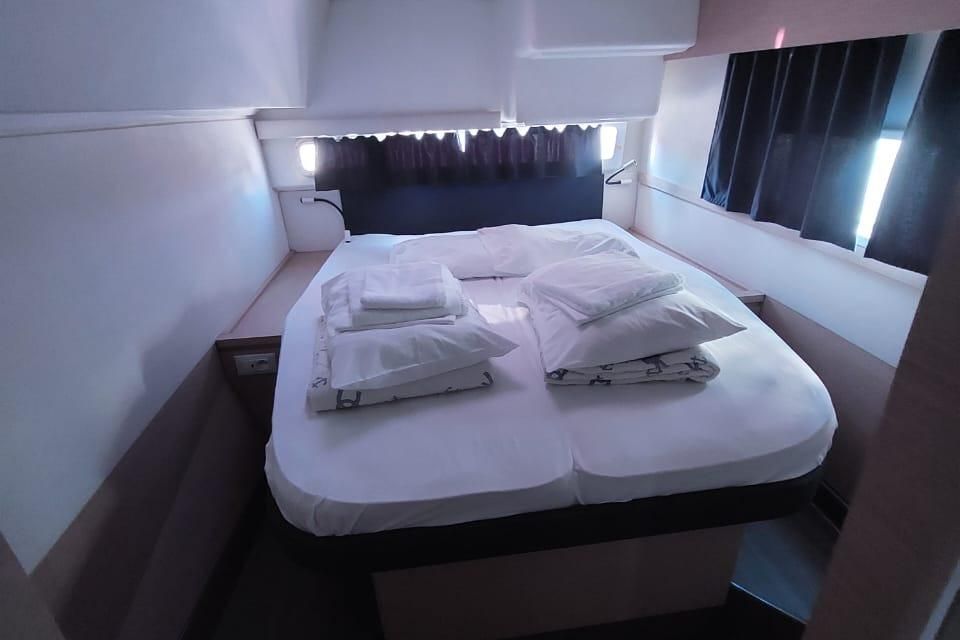 2019 Fountaine Pajot 43 