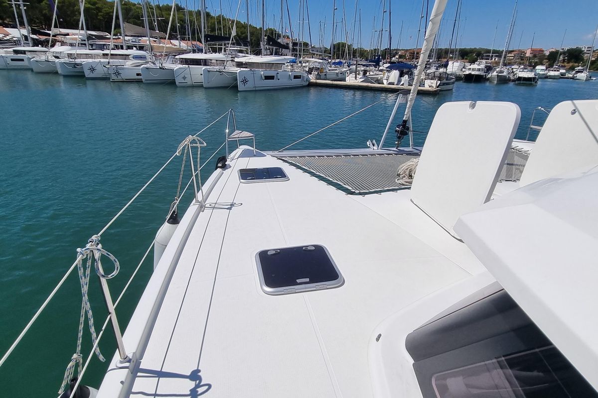 2019 Fountaine Pajot 43 