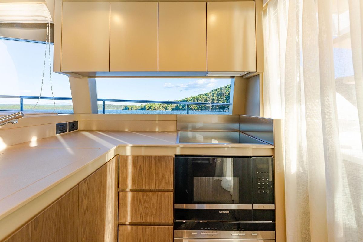 2022 Ferretti Yachts 57 