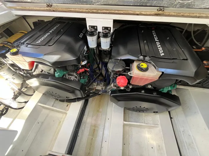 P Yacht Photos Pics Twin Volvo Penta engines in a 2018 Sealine C330 yacht engine room.