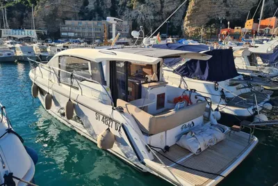 Sealine C330