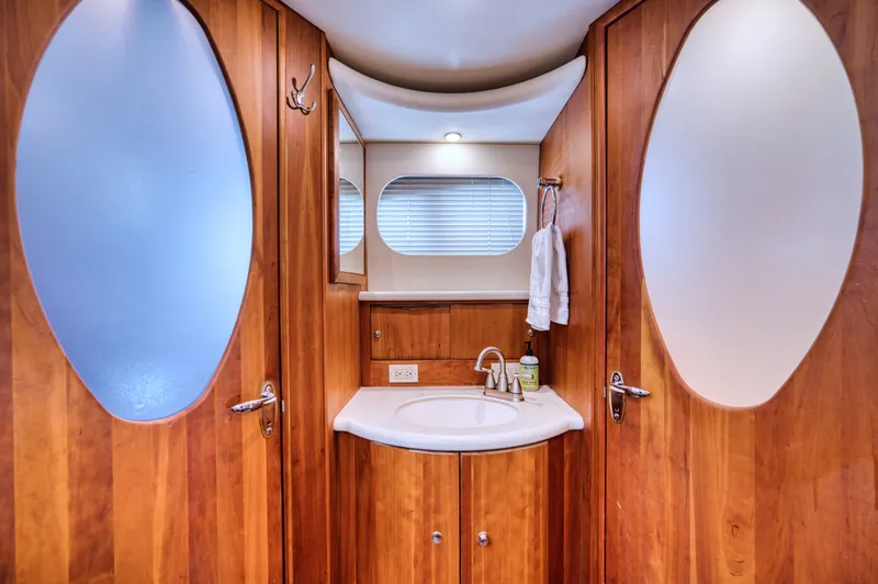 Turn The Paige Yacht Photos Pics Luxurious bathroom on a 2003 Silverton 43 Motor Yacht.