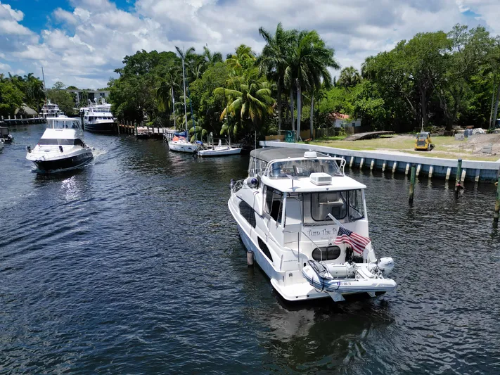 Turn The Paige Yacht Photos Pics 2003 Silverton 43 Motor Yacht on a sunny waterway.