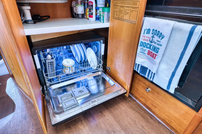 Turn The Paige Yacht Photos Pics 