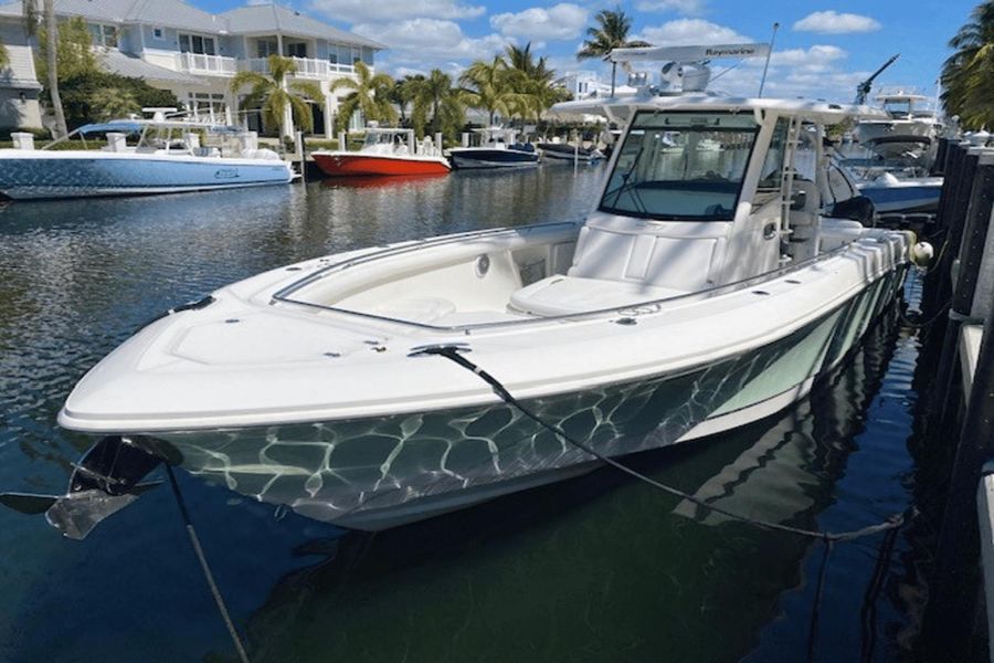 2015 Boston Whaler 350 Outrage