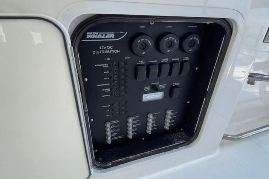 2015 Boston Whaler 350 Outrage