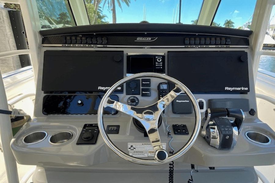 2015 Boston Whaler 350 Outrage