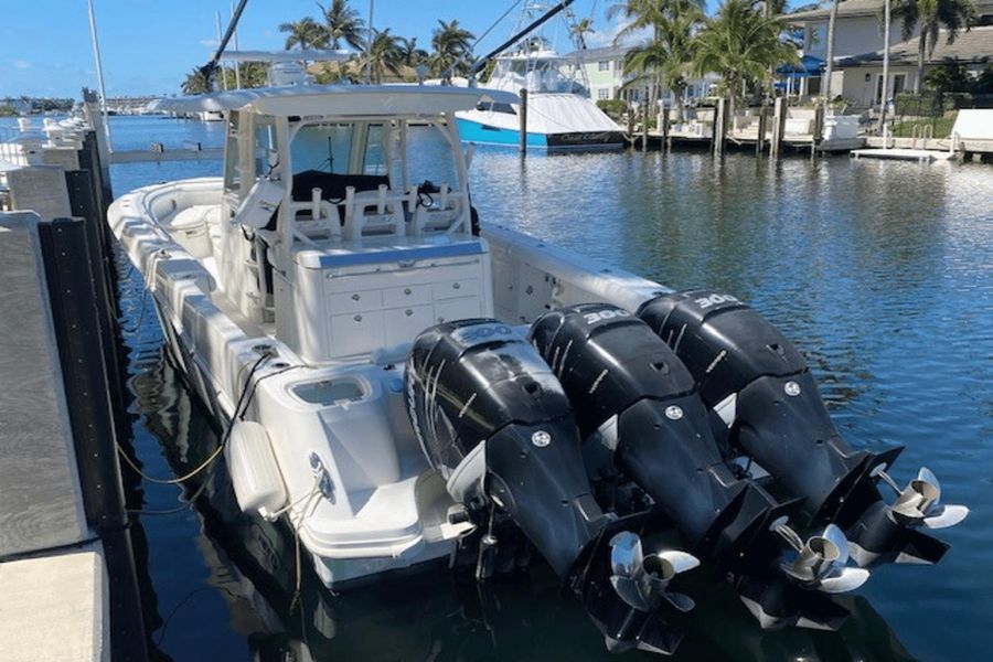 2015 Boston Whaler 350 Outrage