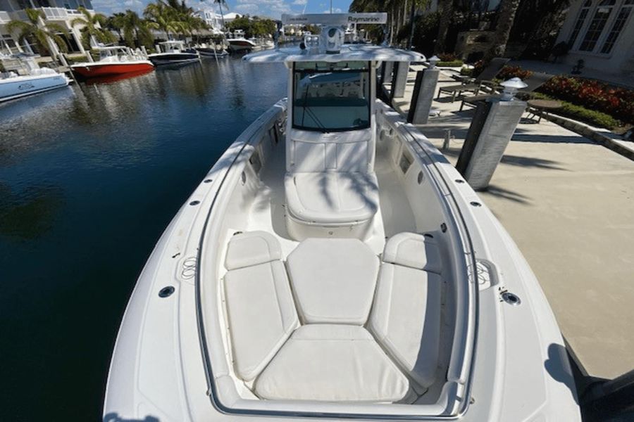 2015 Boston Whaler 350 Outrage