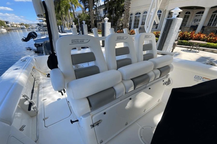 2015 Boston Whaler 350 Outrage