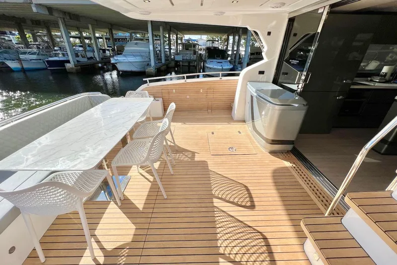  Yacht Photos Pics Manufacturer Provided Image