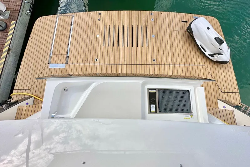  Yacht Photos Pics Manufacturer Provided Image