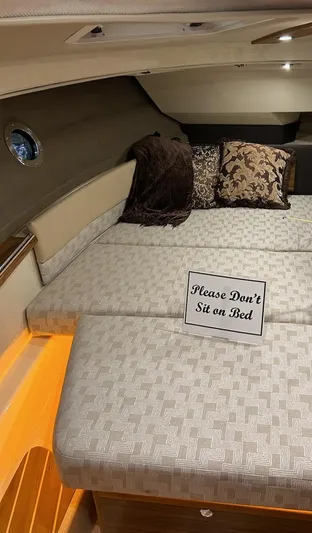 Beach House Yacht Photos Pics Manufacturer's Image  Fwd Berth