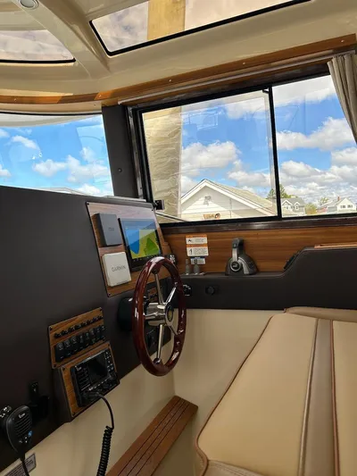 Beach House Yacht Photos Pics Helm